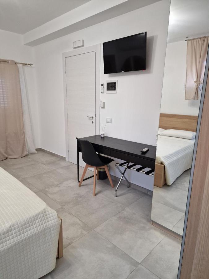 Villa Eden, Bed And Breakfast 奇尼斯 外观 照片